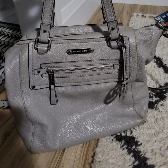 Micheal Kors Grey Purse - Picture 1 of 5